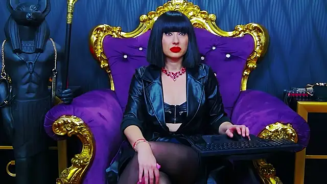 LaraMaeve online show from 10/11/25, 05:17