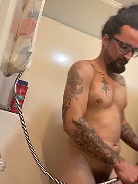 Snapshot of Lilbig_24 chatting on 12/15/25, 09:02 Lilbig 24 online show from 12/15/25, 09:02