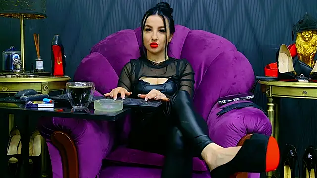 Snapshot of VivianReeve chatting on 06/13/26, 12:14 VivianReeve online show from 06/13/26, 12:14