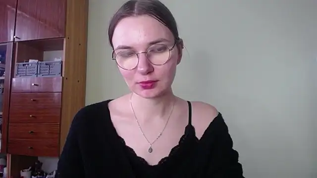 LooveELLYx online show from 12/06/24, 07:43