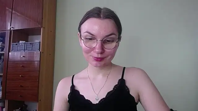 LooveELLYx online show from 12/06/24, 11:00