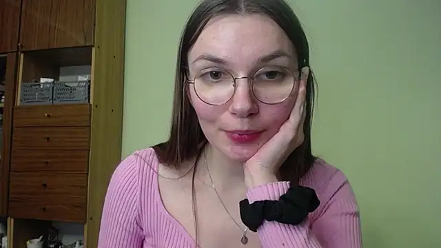 LooveELLYx online show from 12/10/24, 08:38