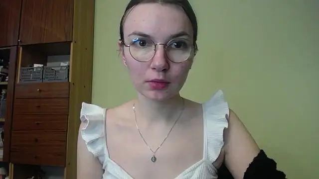 LooveELLYx online show from 12/11/24, 07:42