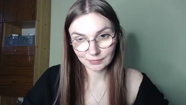 LooveELLYx online show from 12/18/24, 02:49