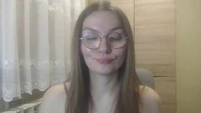 LooveELLYx online show from 12/23/24, 06:37