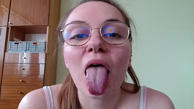 Snapshot of LooveELLYx chatting on 05/22/26, 02:22 LooveELLYx online show from 05/22/26, 02:22