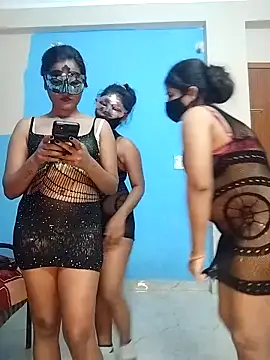 Snapshot of Sexy_dolls chatting on 11/25/25, 01:11 Sexy dolls online show from 11/25/25, 01:11