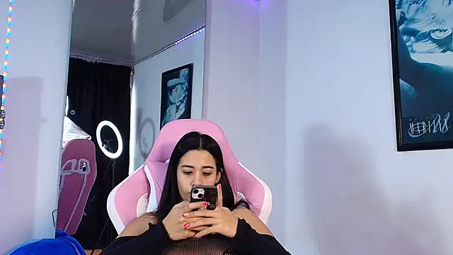 Snapshot of GraceWallace_ chatting on 12/14/25, 06:45 GraceWallace online show from 12/14/25, 06:45