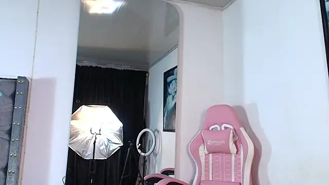 Snapshot of GraceWallace_ chatting on 02/08/26, 05:11 GraceWallace online show from 02/08/26, 05:11