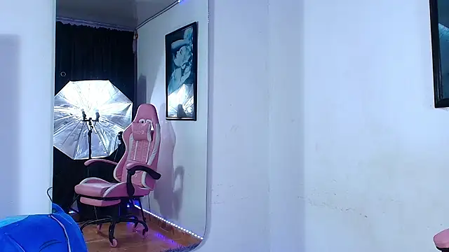 Snapshot of GraceWallace_ chatting on 03/08/26, 02:04 GraceWallace online show from 03/08/26, 02:04