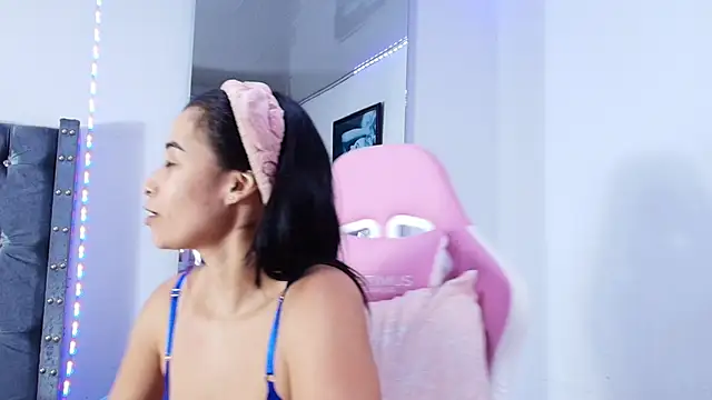 Snapshot of GraceWallace_ chatting on 03/25/26, 03:01 GraceWallace online show from 03/25/26, 03:01