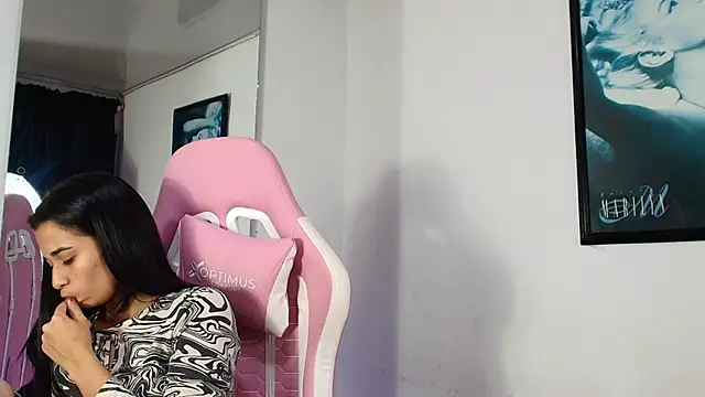 Snapshot of GraceWallace_ chatting on 04/16/26, 03:18 GraceWallace online show from 04/16/26, 03:18