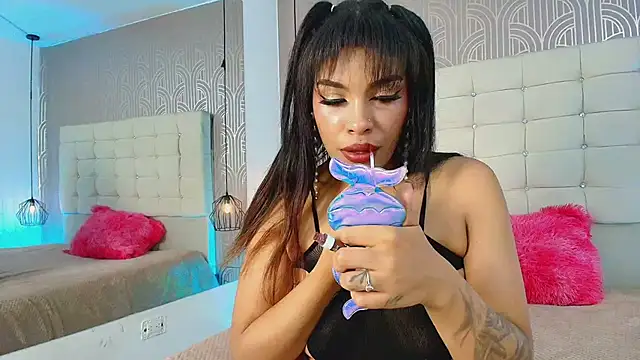 Snapshot of LexieBloom chatting on 04/19/26, 03:39 LexieBloom online show from 04/19/26, 03:39
