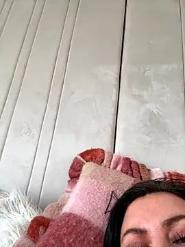 Snapshot of Desire-XOXOX chatting on 09/22/25, 01:35 Desire-XOXOX online show from 09/22/25, 01:35