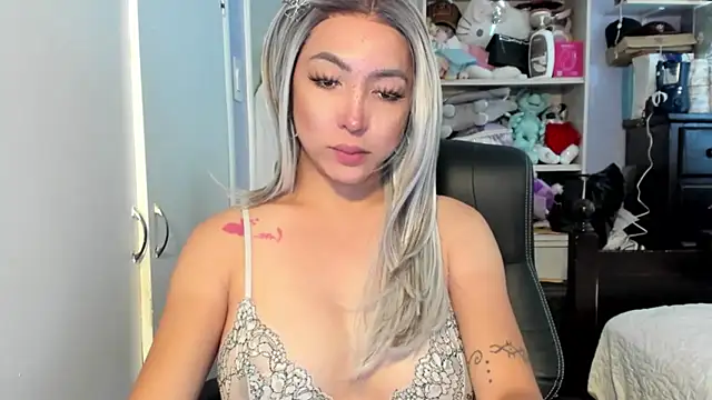 Snapshot of TeenageDreamTS chatting on 10/18/25, 06:19 TeenageDreamTS online show from 10/18/25, 06:19