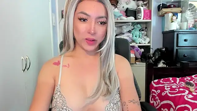 Snapshot of TeenageDreamTS chatting on 10/24/25, 06:59 TeenageDreamTS online show from 10/24/25, 06:59