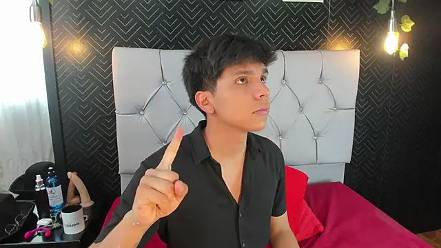 Thiago Kozak online show from 10/30/25, 03:24