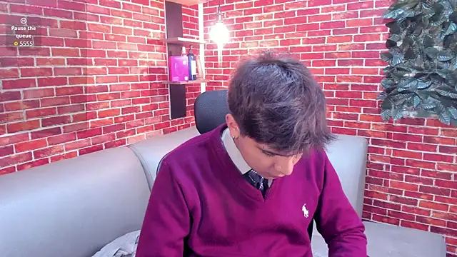 Snapshot of Thiago_Kozak chatting on 04/24/26, 02:08 Thiago Kozak online show from 04/24/26, 02:08