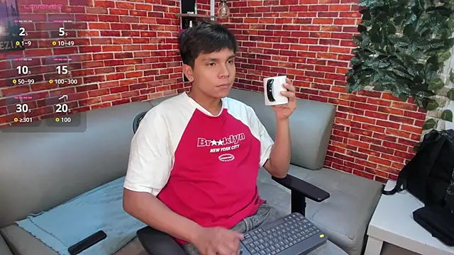 Snapshot of Thiago_Kozak chatting on 05/22/26, 01:17 Thiago Kozak online show from 05/22/26, 01:17