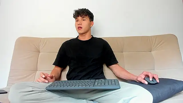 Snapshot of 2Amateur_Guys chatting on 03/19/26, 09:41 2Amateur Guys online show from 03/19/26, 09:41