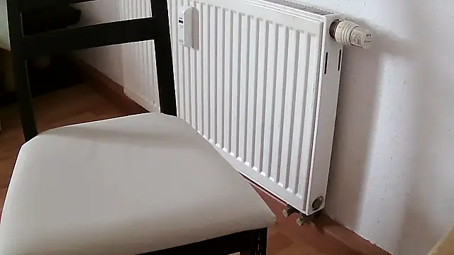 Snapshot of Lavastrom3 chatting on 10/06/25, 01:52 Lavastrom3 online show from 10/06/25, 01:52