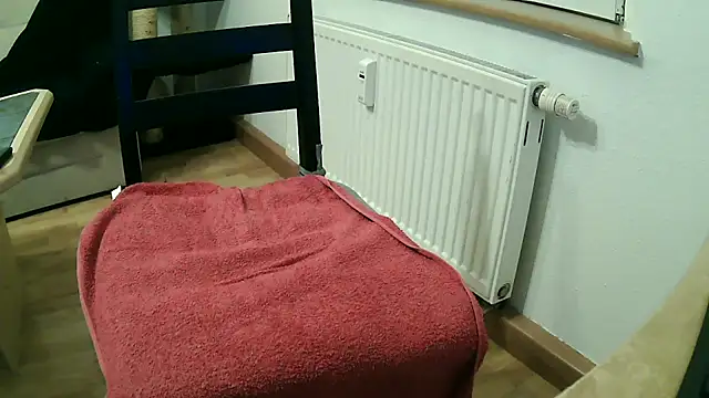 Snapshot of Lavastrom3 chatting on 10/14/25, 03:57 Lavastrom3 online show from 10/14/25, 03:57