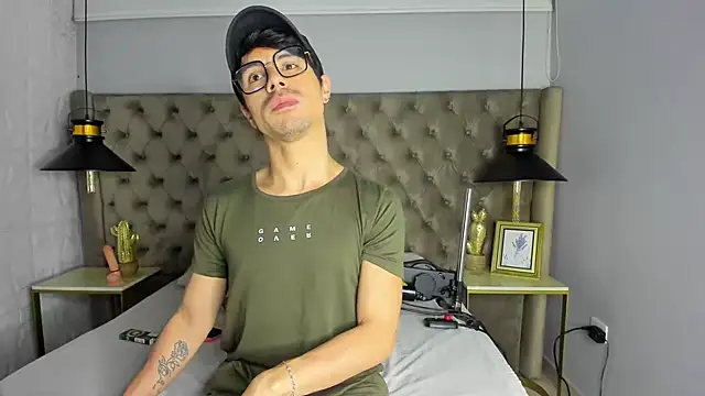 BryCams3 online show from 09/19/25, 02:35