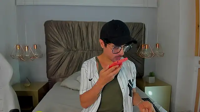 BryCams3 online show from 09/20/25, 03:40