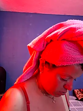 Hanna Kieran online show from 11/19/25, 03:23