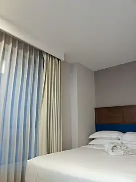 Snapshot of Kat_Valen chatting on 04/15/26, 11:05 Kat Valen online show from 04/15/26, 11:05