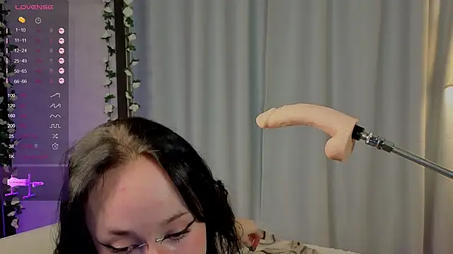 Snapshot of Juicy_Vikki chatting on 10/25/25, 12:34 Juicy Vikki online show from 10/25/25, 12:34