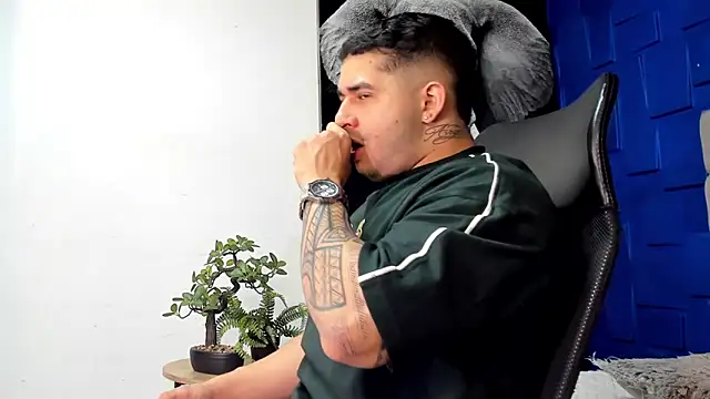 king falconer online show from 11/03/25, 12:46