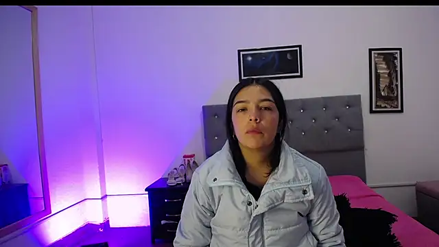 Snapshot of Esmeraldaa- chatting on 09/22/25, 03:52 Esmeraldaa- online show from 09/22/25, 03:52