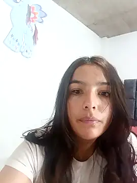 Snapshot of Esmeraldaa- chatting on 12/20/25, 03:24 Esmeraldaa- online show from 12/20/25, 03:24