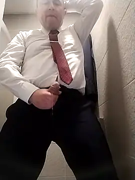 BigCristh79 online show from 11/30/25, 09:41