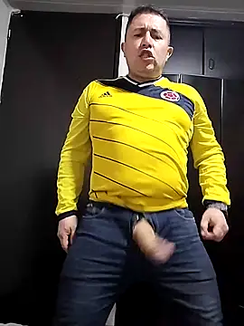 Snapshot of BigCristh79 chatting on 03/26/26, 07:19 BigCristh79 online show from 03/26/26, 07:19