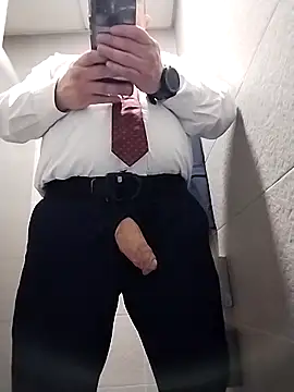 Snapshot of BigCristh79 chatting on 03/28/26, 05:56 BigCristh79 online show from 03/28/26, 05:56