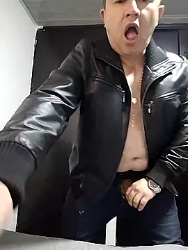 Snapshot of BigCristh79 chatting on 04/08/26, 02:06 BigCristh79 online show from 04/08/26, 02:06