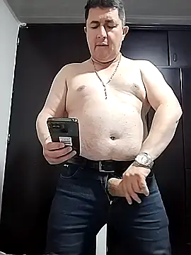 Snapshot of BigCristh79 chatting on 04/13/26, 02:11 BigCristh79 online show from 04/13/26, 02:11