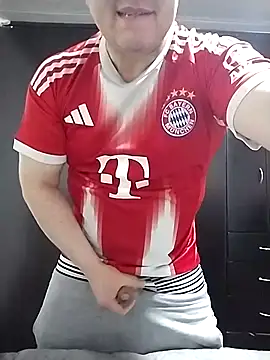 Snapshot of BigCristh79 chatting on 04/15/26, 01:18 BigCristh79 online show from 04/15/26, 01:18