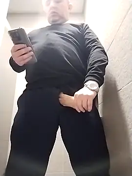 Snapshot of BigCristh79 chatting on 04/17/26, 07:44 BigCristh79 online show from 04/17/26, 07:44