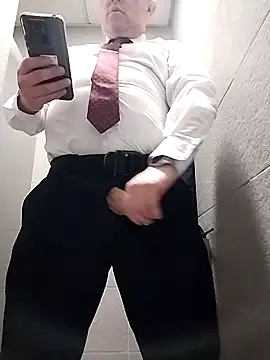 Snapshot of BigCristh79 chatting on 04/18/26, 06:39 BigCristh79 online show from 04/18/26, 06:39