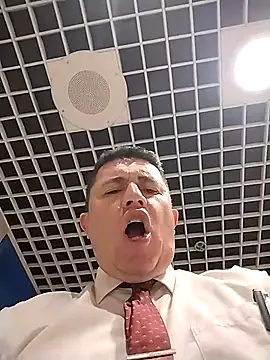 Snapshot of BigCristh79 chatting on 04/26/26, 02:42 BigCristh79 online show from 04/26/26, 02:42