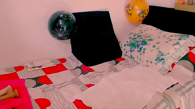 Snapshot of Kendraline1 chatting on 10/30/25, 09:15 Kendraline1 online show from 10/30/25, 09:15