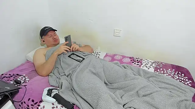 Snapshot of fuckynations chatting on 03/01/25, 01:00 fuckynations online show from 03/01/25, 01:00