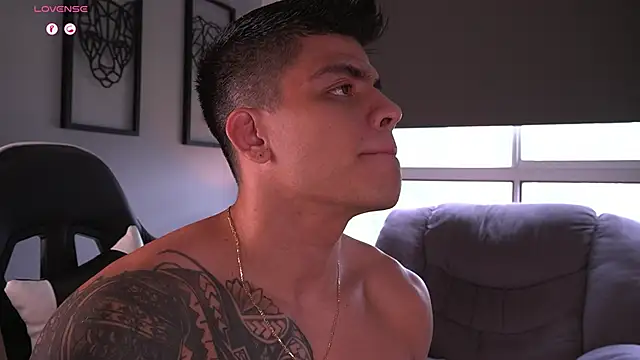 Snapshot of tyler_muscle1 chatting on 09/11/25, 03:34 tyler muscle1 online show from 09/11/25, 03:34