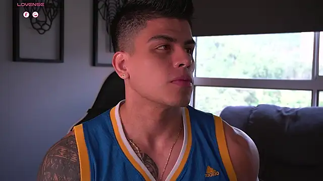 Snapshot of tyler_muscle1 chatting on 09/20/25, 03:57 tyler muscle1 online show from 09/20/25, 03:57