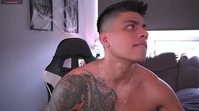 Snapshot of tyler_muscle1 chatting on 10/07/25, 07:33 tyler muscle1 online show from 10/07/25, 07:33