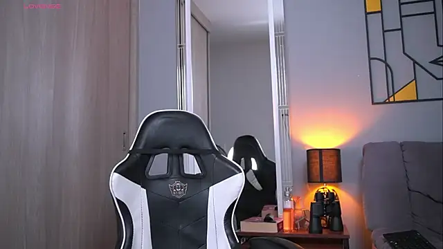 Snapshot of tyler_muscle1 chatting on 04/21/26, 02:51 tyler muscle1 online show from 04/21/26, 02:51