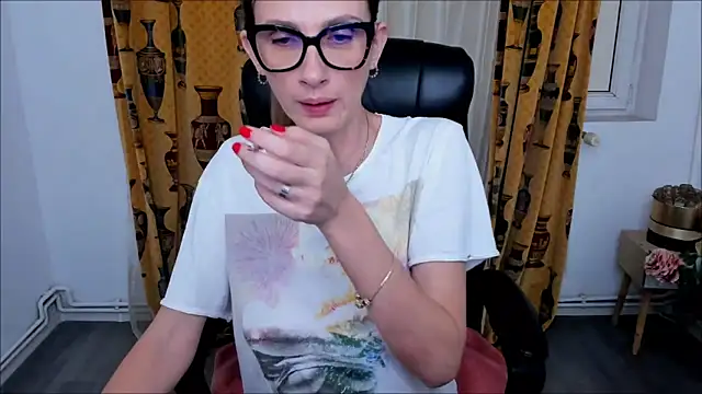 Snapshot of NaughtyWifey1 chatting on 10/31/25, 04:46 NaughtyWifey1 online show from 10/31/25, 04:46